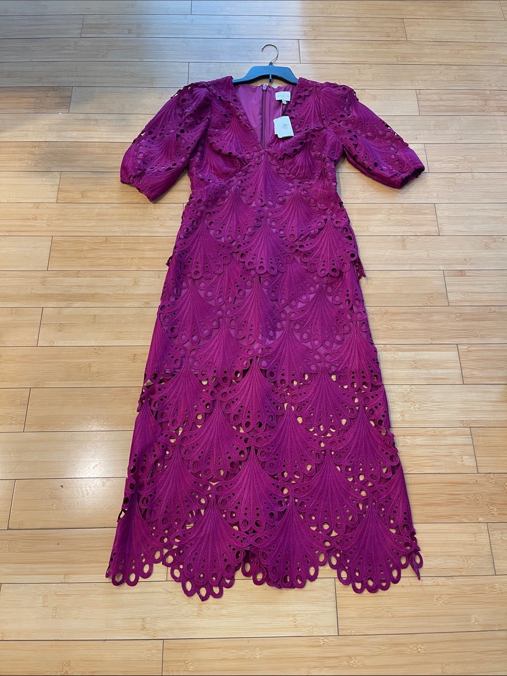 Women NWT Adelyn Rae Magenta Lace Midi Dress Half Sleeves V Neck M Cocktail